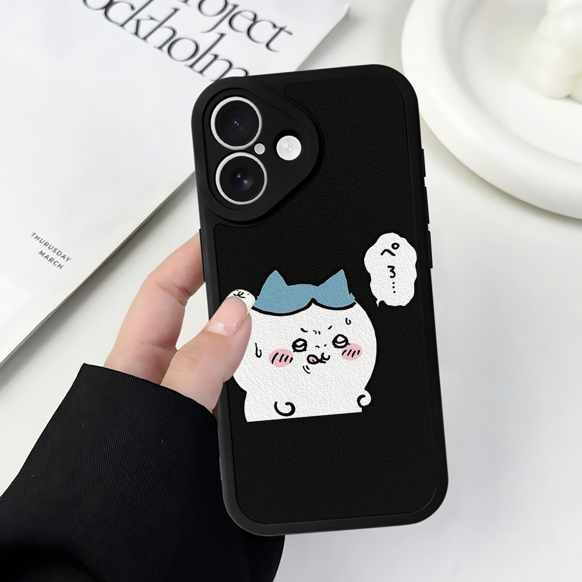 （画像用） ちいかわ ハチワレ Chii-kawa hachiware 【iPhone 16シリーズ対応】シリコンスマホケース（レザー調） 材質：シリコン